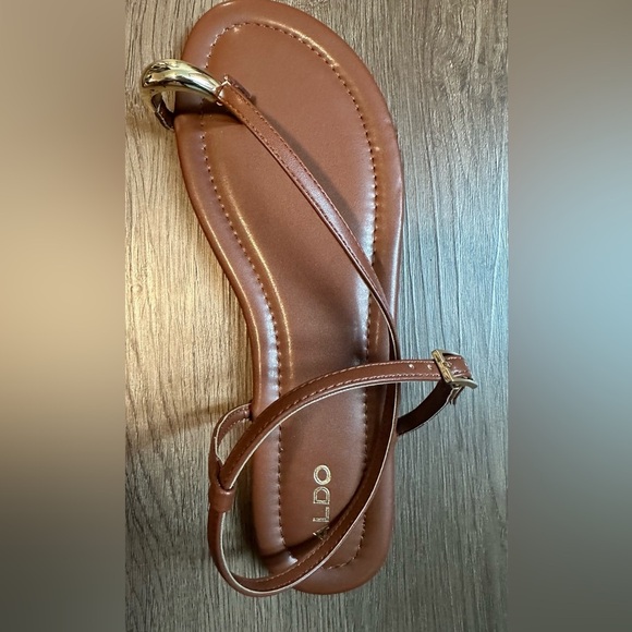 Aldo Brown Sandals with Gold Details - Picture 2 of 6